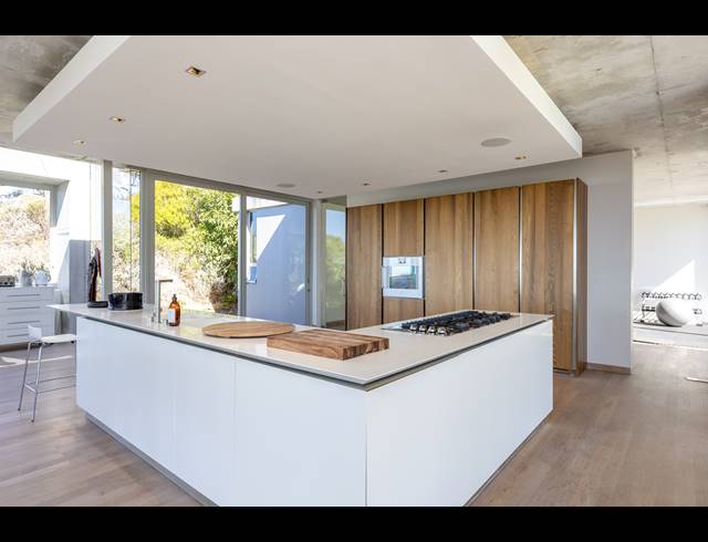 5 BEDROOM FREEHOLD TO LET IN CONSTANTIA